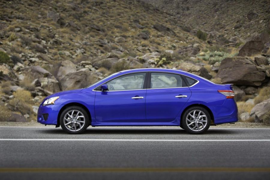  Nissan Sentra 2013 года  (фото 20 из 74)